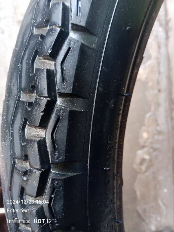 RS 2000 125 tyre for sell 2