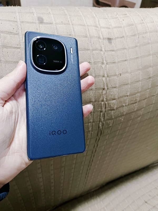 Vivo iqoo 12 pro 0