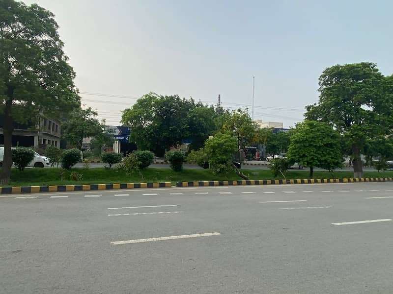 1 Kanal Unit Near Hen N Bun Shaukat Khanum Road Building For Rent In Johar Town 7