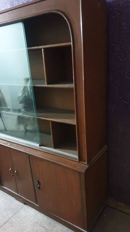 Showcase (cabinet for crockery) almost new 2