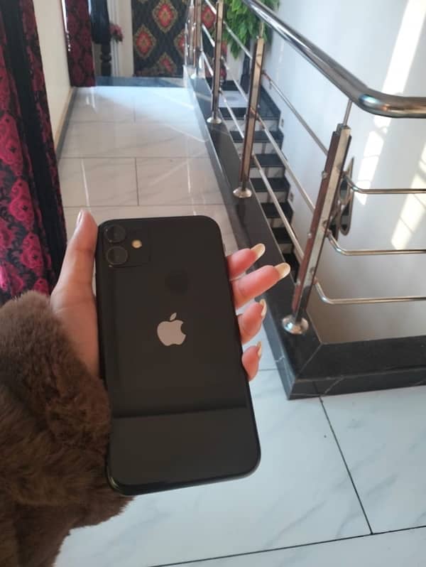 black i phone 11 pta 4