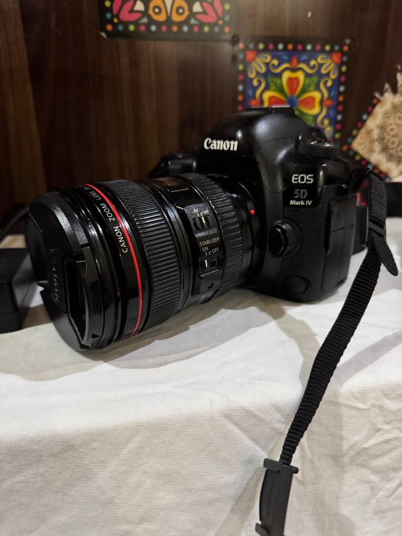 canon 5d mark iv with Canon 24-105 Lens + charger 1