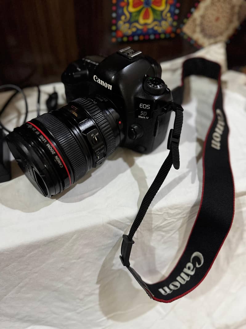 canon 5d mark iv with Canon 24-105 Lens + charger 2