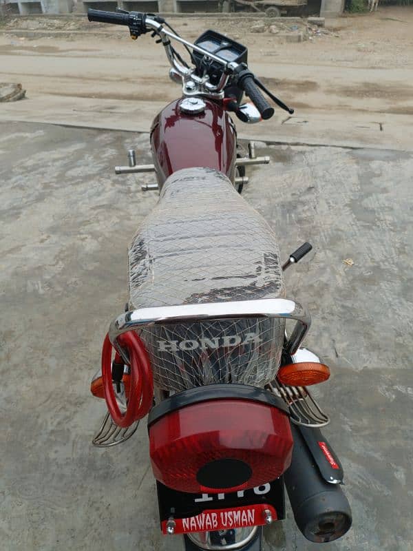 Honda 125 New Condition 12