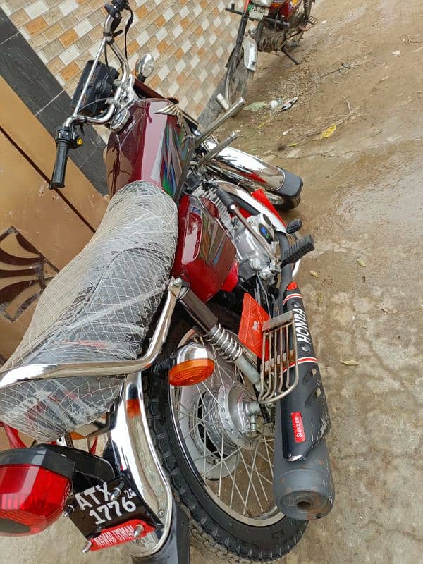 Honda 125 New Condition 13