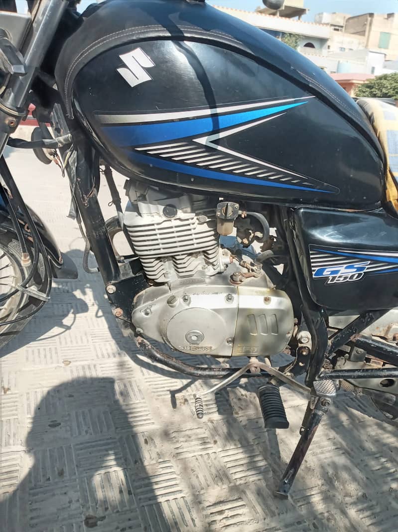 Suzuki GS 150 2016 4