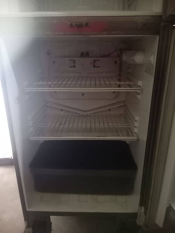 Non inverter Refrigerator 12