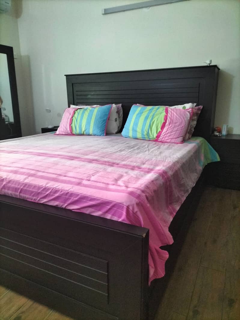 Bed Set with a lot storage 0