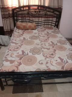 queen size bed iron 5x6 with matterss