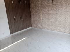 1 Kanal Upper Portion With Separate Gate For Rent In Phase 8 With Gas Facing Park