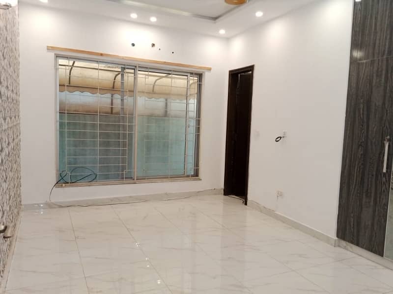 1 Kanal Upper Portion With Separate Gate For Rent In Phase 8 With Gas Facing Park 11