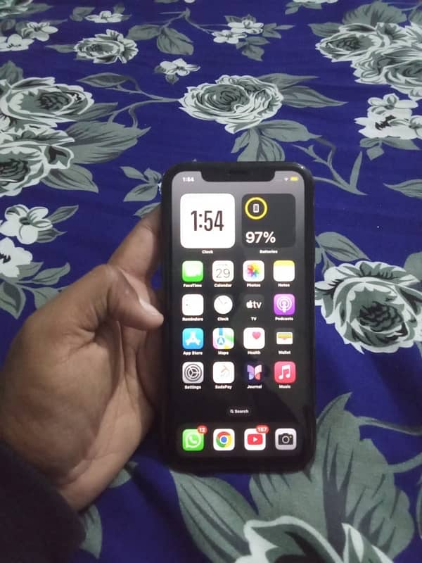 i phone xr 64 gb 10/10 condition 0