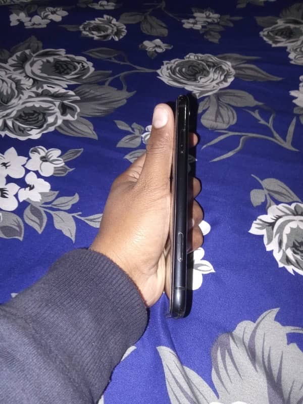 i phone xr 64 gb 10/10 condition 2