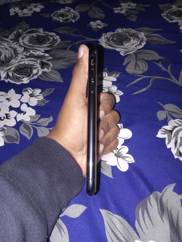 i phone xr 64 gb 10/10 condition 3