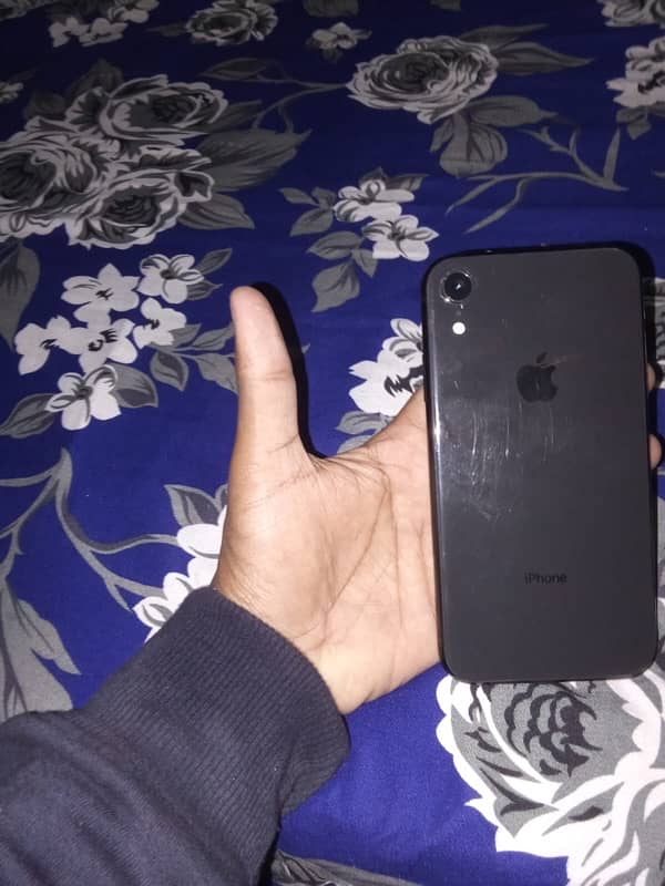 i phone xr 64 gb 10/10 condition 4