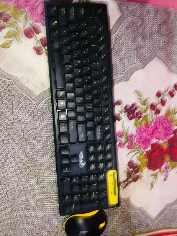 WIRELESS KEY BOARD WITH WIRELESS MOUSE 1