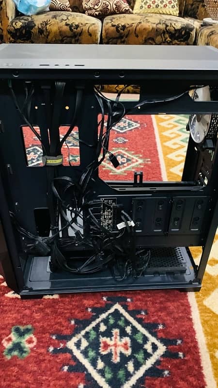 antec DF600 with 2 cooloer master fans and uphere gpu supporter 4