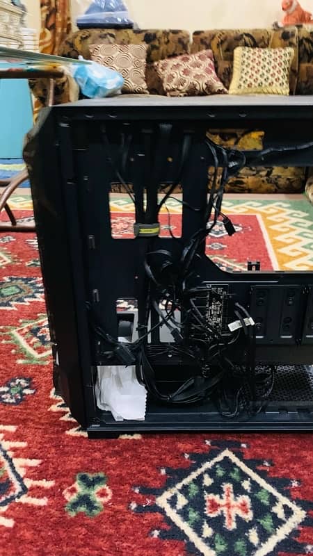 antec DF600 with 2 cooloer master fans and uphere gpu supporter 5