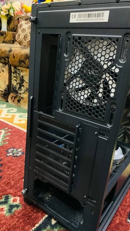 antec DF600 with 2 cooloer master fans and uphere gpu supporter 7