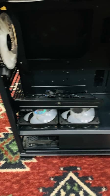 antec DF600 with 2 cooloer master fans and uphere gpu supporter 11