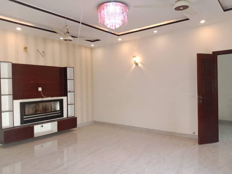 1kanal Like Brand New Slightly Use House In Dha Phase 8 Ex Park View For Rent 10