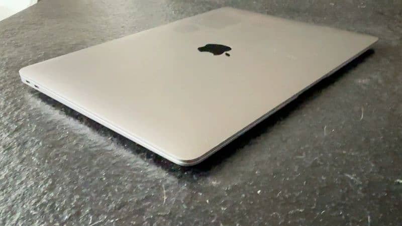 MacBook Air 2019, 16/128 0