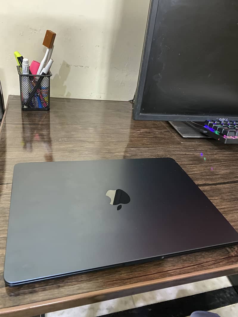 Apple Macbook Air m2 2024 4