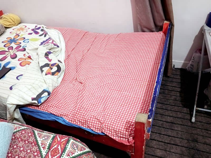 I m selling my bed 0