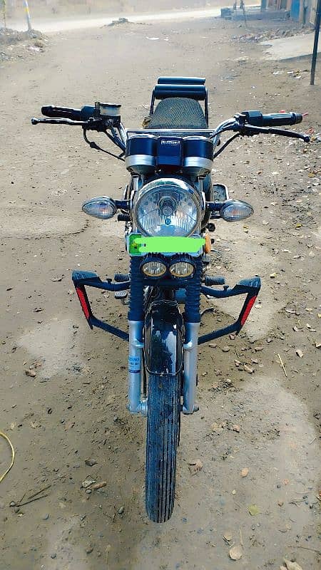 Suzuki gs 150 special edition 3