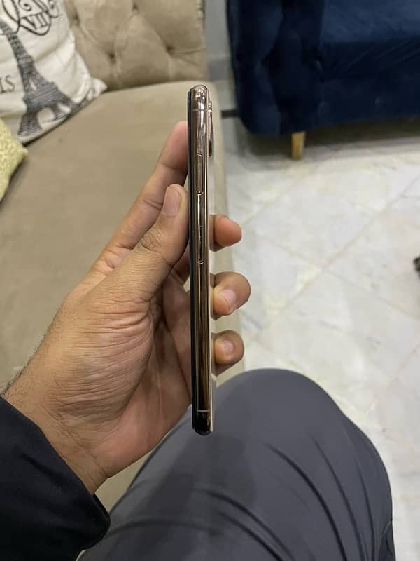 I phone xs max non PTA 2