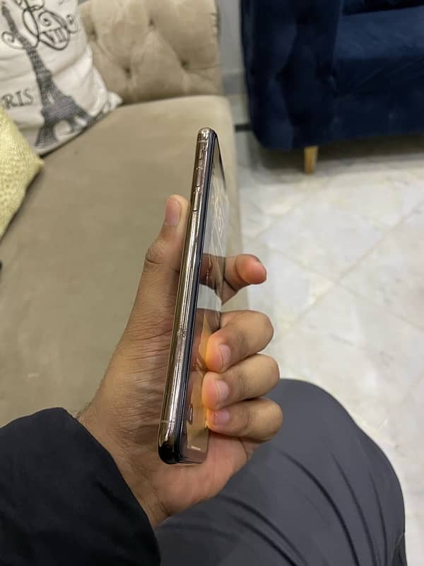 I phone xs max non PTA 3