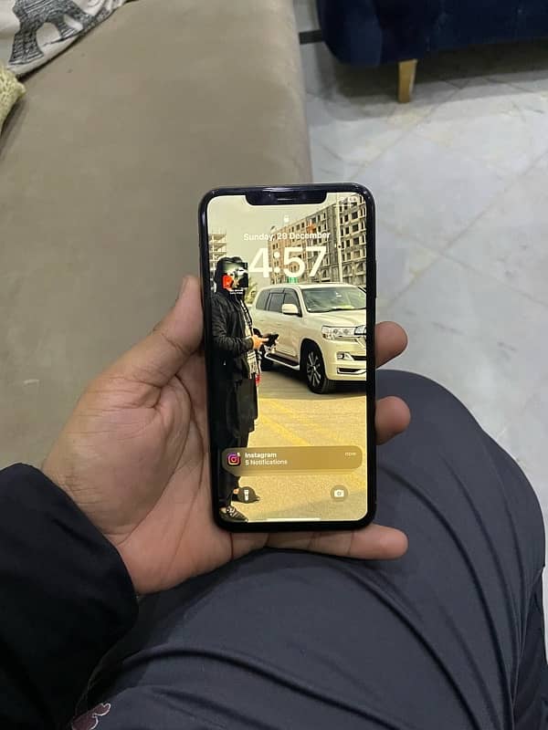 I phone xs max non PTA 4