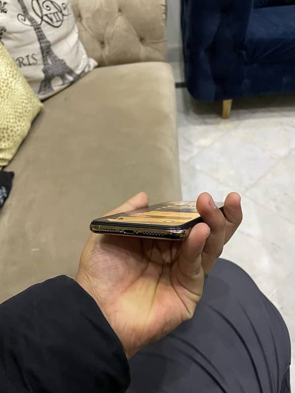 I phone xs max non PTA 7