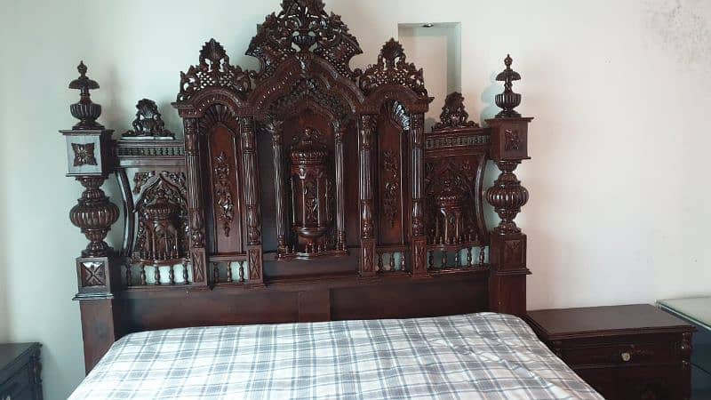 Chinioti king size  bed with side tables and dressing 3