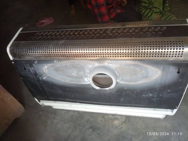 electric heater Lia ha iss lye sale kr rahay ha 2