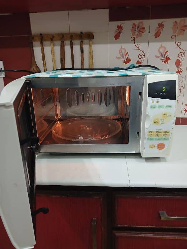 used LG microwave 1