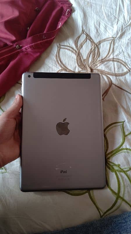 iPad air hai GB 32 all ok  iPad or cable hai  exchange possible hai 1