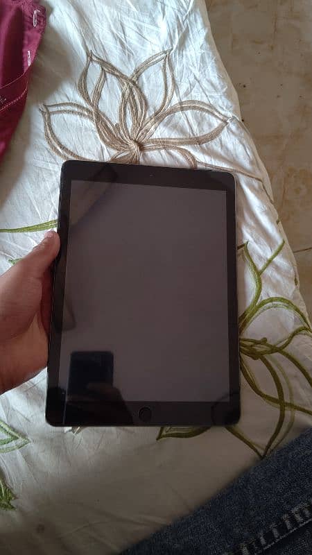 iPad air hai GB 32 all ok  iPad or cable hai  exchange possible hai 2