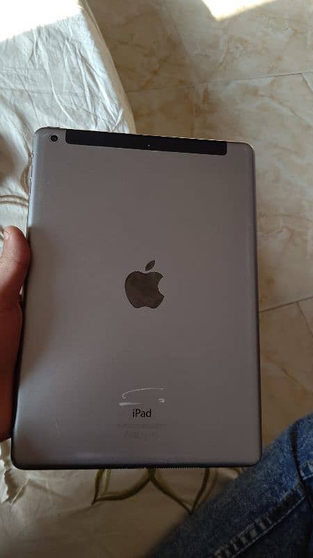 iPad air hai GB 32 all ok  iPad or cable hai  exchange possible hai 6