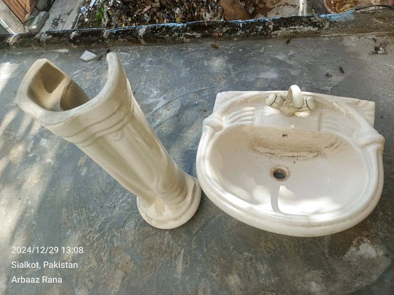 Wash Basin For Sale in Off White Colour With Mixer 0