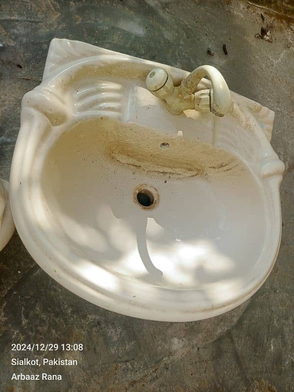 Wash Basin For Sale in Off White Colour With Mixer 2