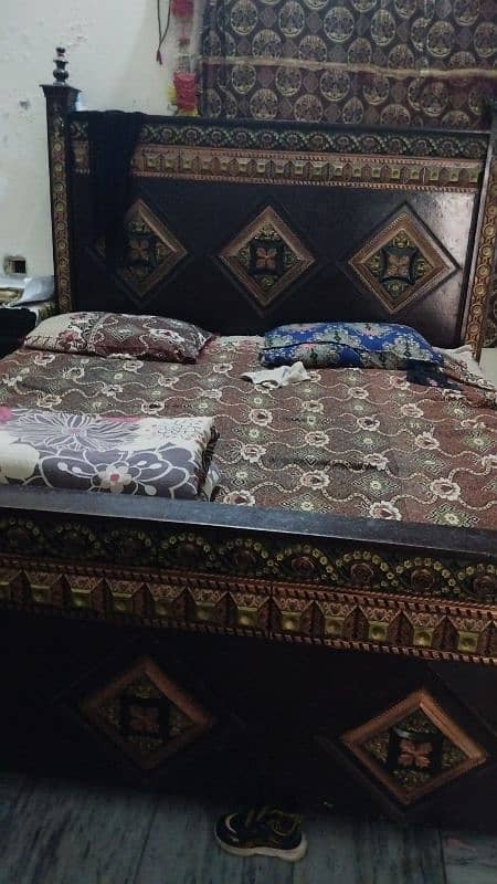 20 . hazar . . bed Nd 2 side table urjent sale 03135139591 1