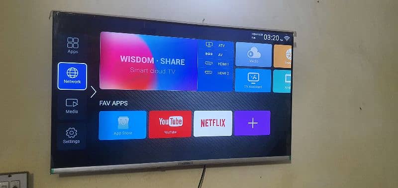 haiger 43 inches android led lussh condition with remote box stand 2