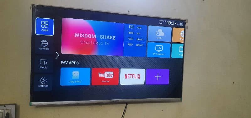 haiger 43 inches android led lussh condition with remote box stand 4