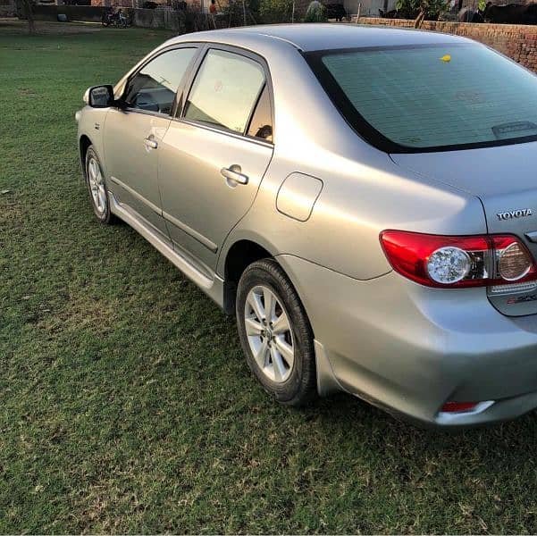 Toyota Corolla Altis 2012 1