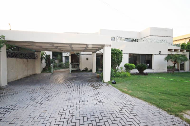 Cantt Properties offer 2 Kanal house with solar system availabel for rent in DHA phase 3 38