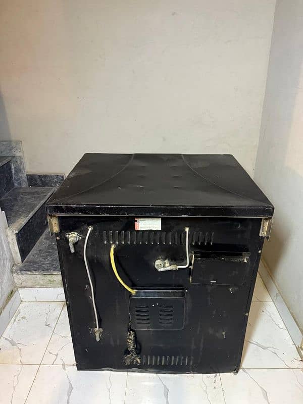 Oven working and in a very good condition 2