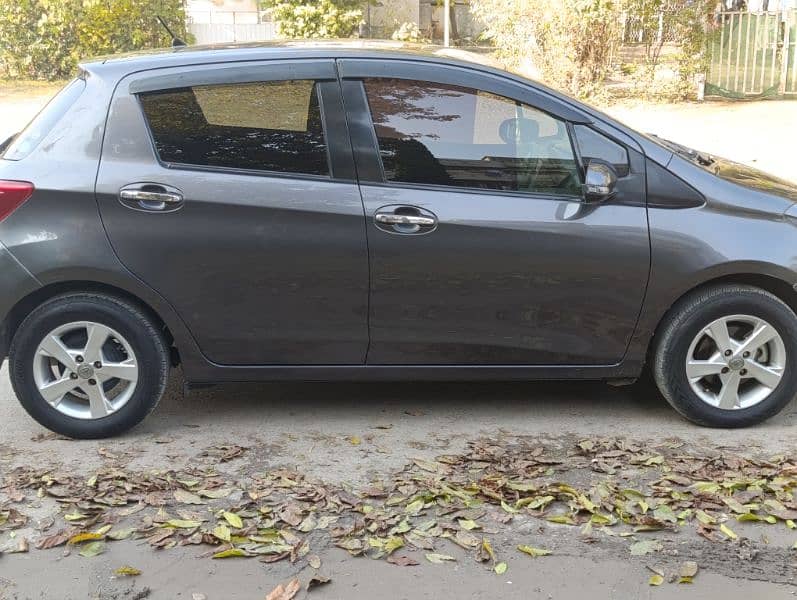 Toyota Vitz 2015 F 1.0 3