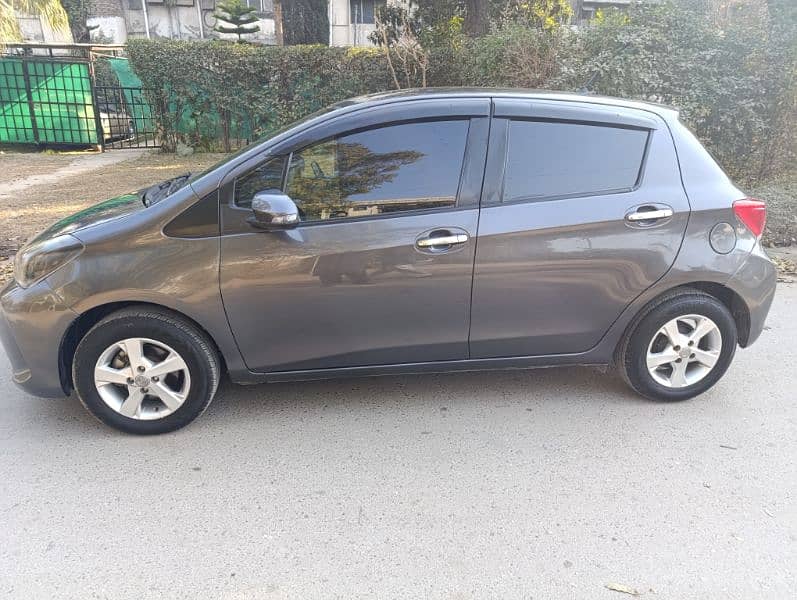 Toyota Vitz 2015 F 1.0 12