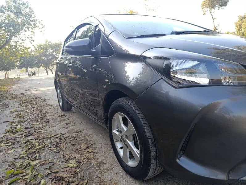 Toyota Vitz 2015 F 1.0 14